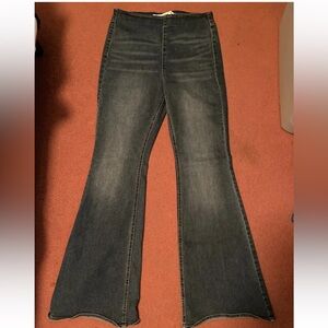 Tinseltown Juniors Denim Jeans Elastic Waist Pull on Flare Size 9 Med Wash.